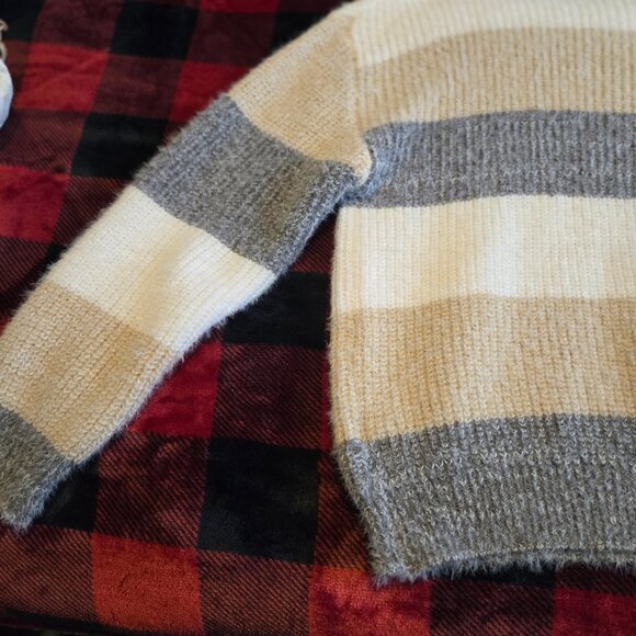 Sweater - Picture 3 of 5